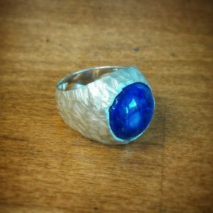 Anello in argento 925°°° lavorato a mano con lapislazzuli naturale