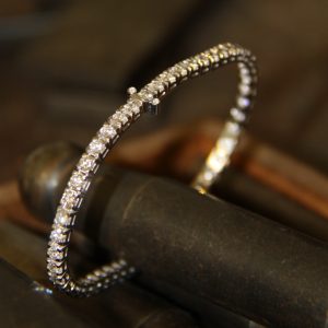 Bracciale tennis in oro bianco e diamanti